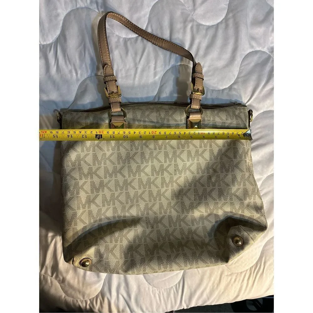 Michael Kors Purse Cream White Color - Picture 8 of 10